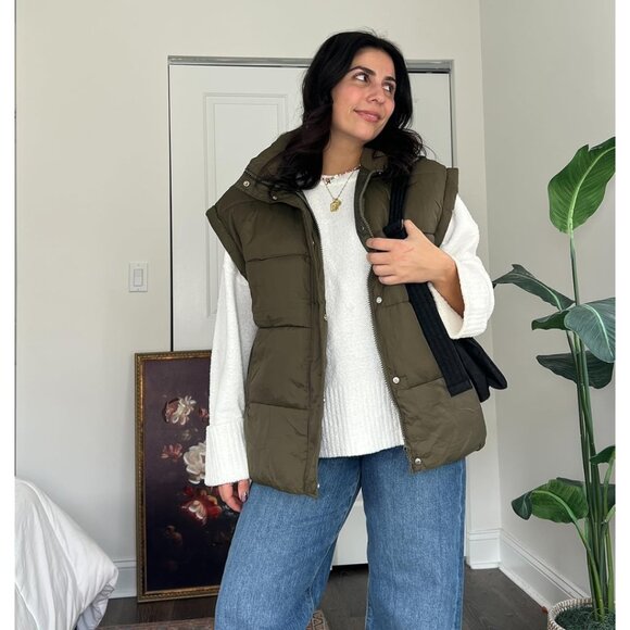 Oversized Puffer Vest in Army Green NEW - Picture 1 of 6